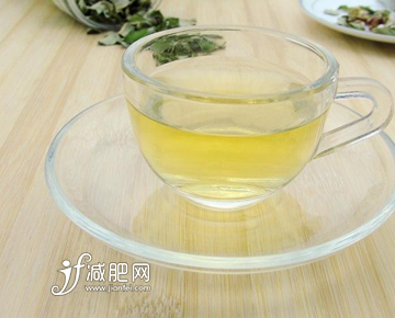 荷叶茶中的芳香族化合物能有效溶解脂肪，化浊去腻防止脂肪积滞体内