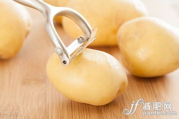 剥皮器,马铃薯,蔬菜,果皮,食品_d4f6cb838_给土豆削皮_创意图片_Getty Images China
