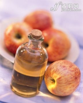 苹果,瓶子,饮食,水果,多义_gic11076139_Apple Vinegar in a Bottle with Gala Apple_创意图片_Getty Images China